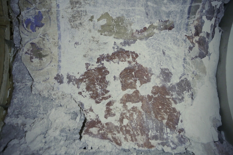 Визит императора позволил сохранить фрески в псковском храме, считает настоятель