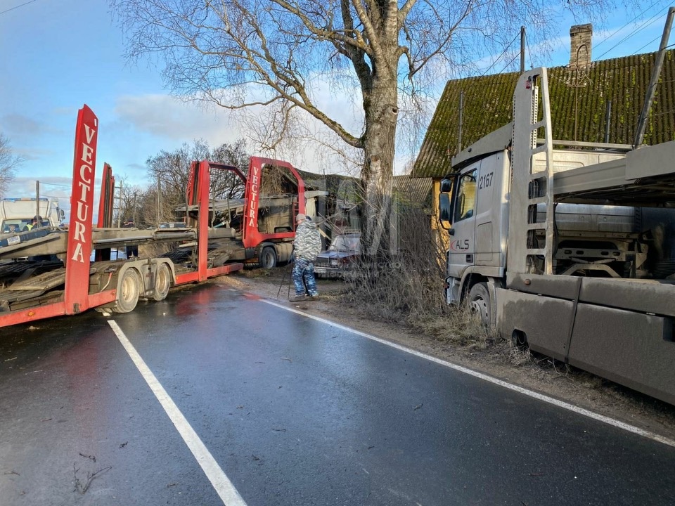 Два человека погибли в ДТП с участием автовоза и «Нивы» в Печорском районе Два человека погибли в ДТП с участием автовоза и «Нивы» в Печорском районе