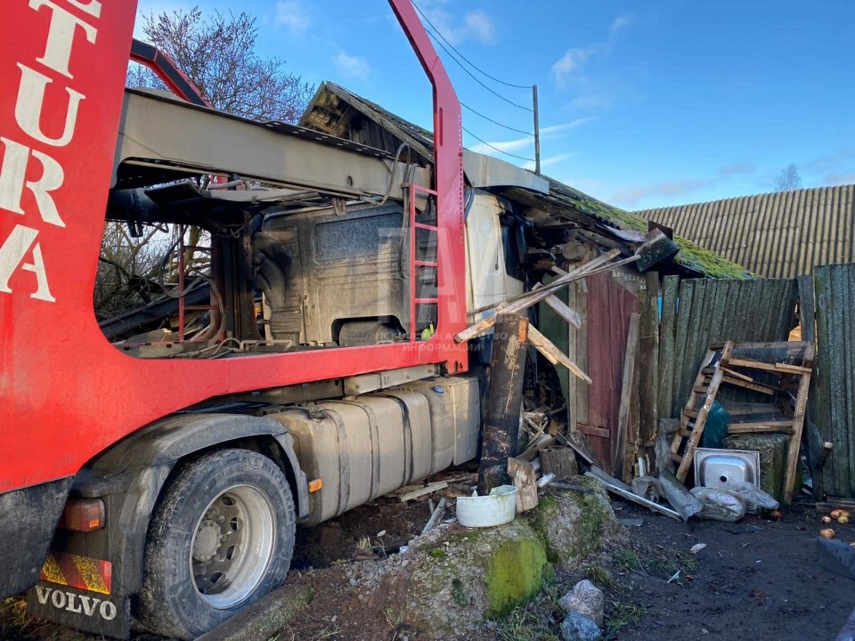 Два человека погибли в ДТП с участием автовоза и «Нивы» в Печорском районе Два человека погибли в ДТП с участием автовоза и «Нивы» в Печорском районе