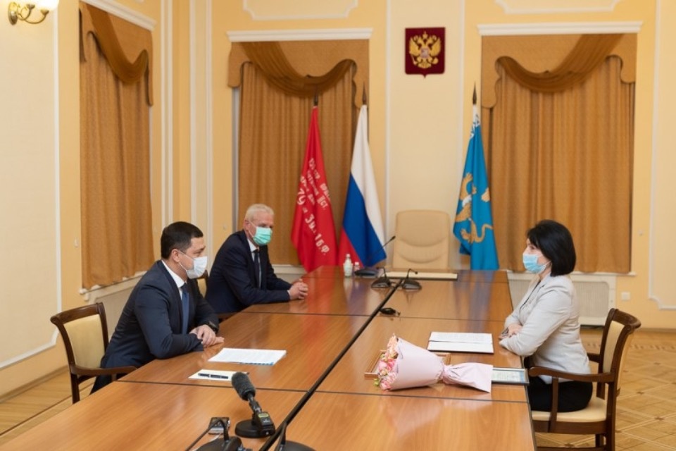 Михаил Ведерников поздравил с 25-летием образования региональный Совет муниципальных образований 