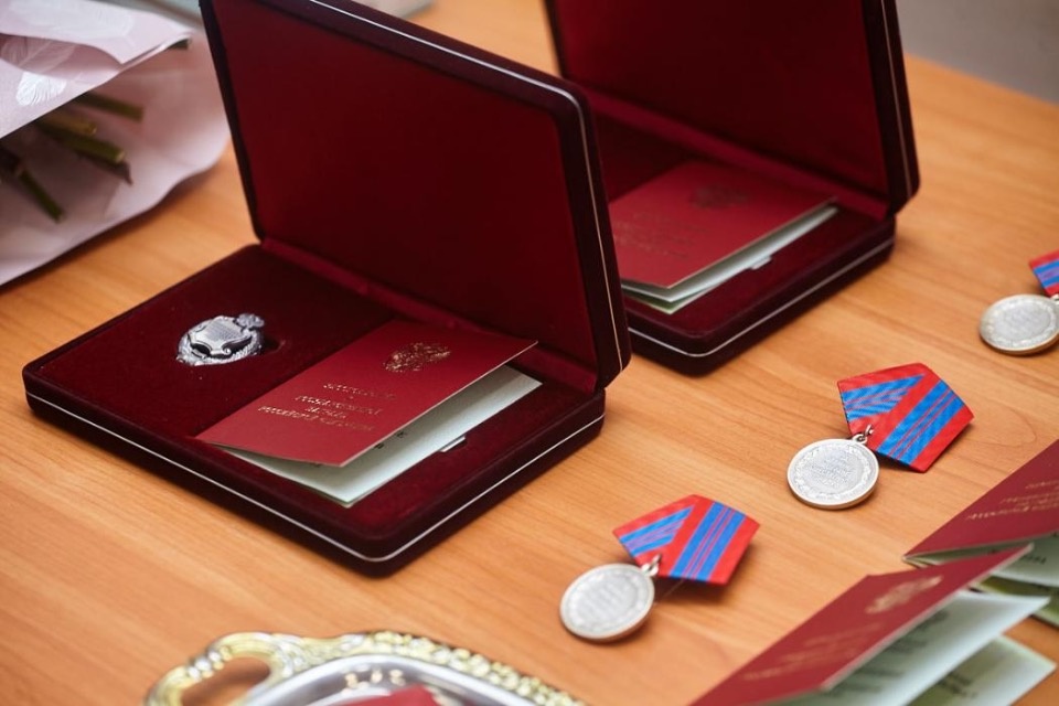 Государственных и ведомственных наград удостоены сотрудники УМВД России по Псковской области