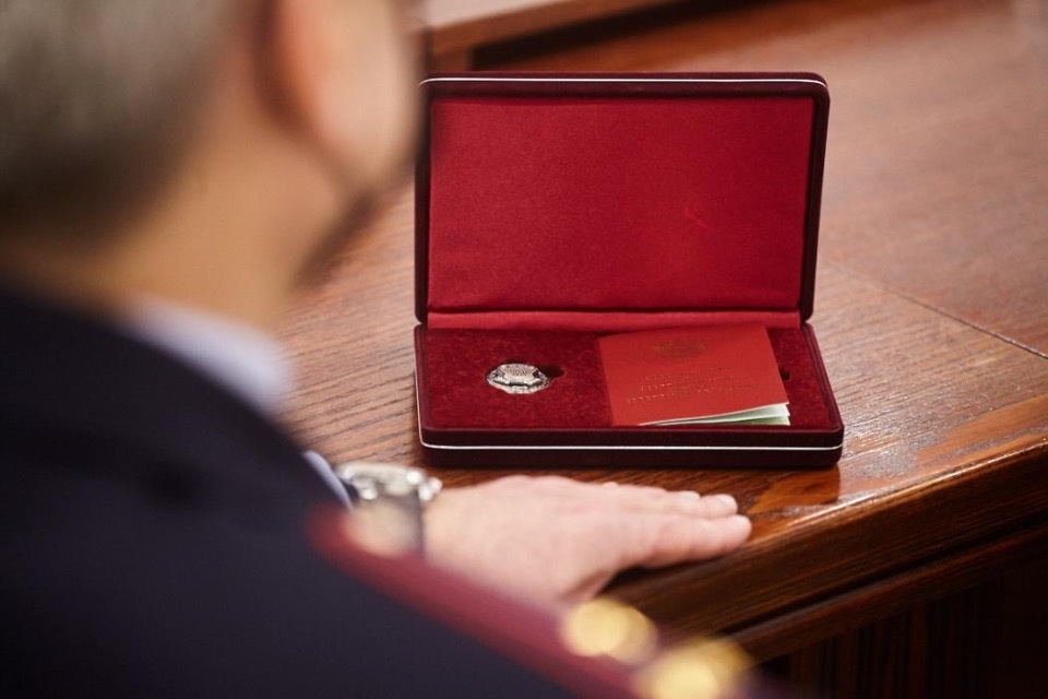 Государственных и ведомственных наград удостоены сотрудники УМВД России по Псковской области