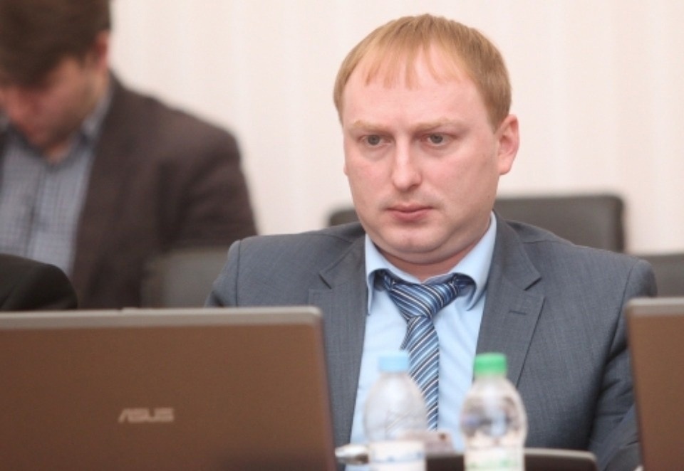 Антон Минаков уходит с поста зампредседателя в комитете Псковского облсобрания 