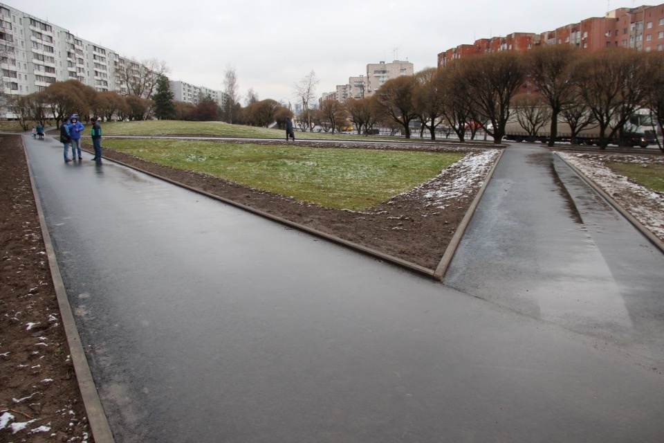 Тротуары вдоль улицы Юбилейной в Пскове отремонтировали впервые с момента строительства