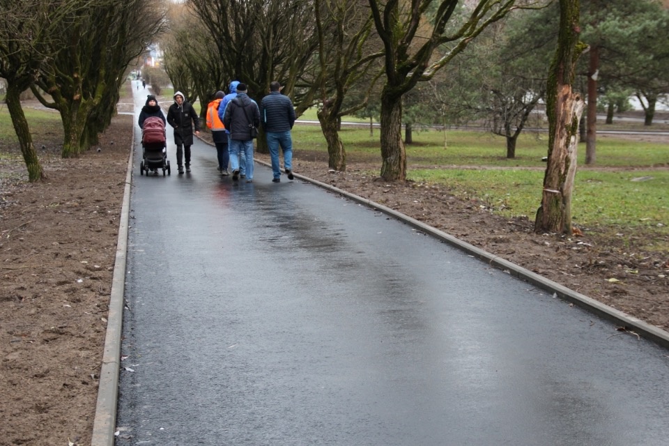 Тротуары вдоль улицы Юбилейной в Пскове отремонтировали впервые с момента строительства