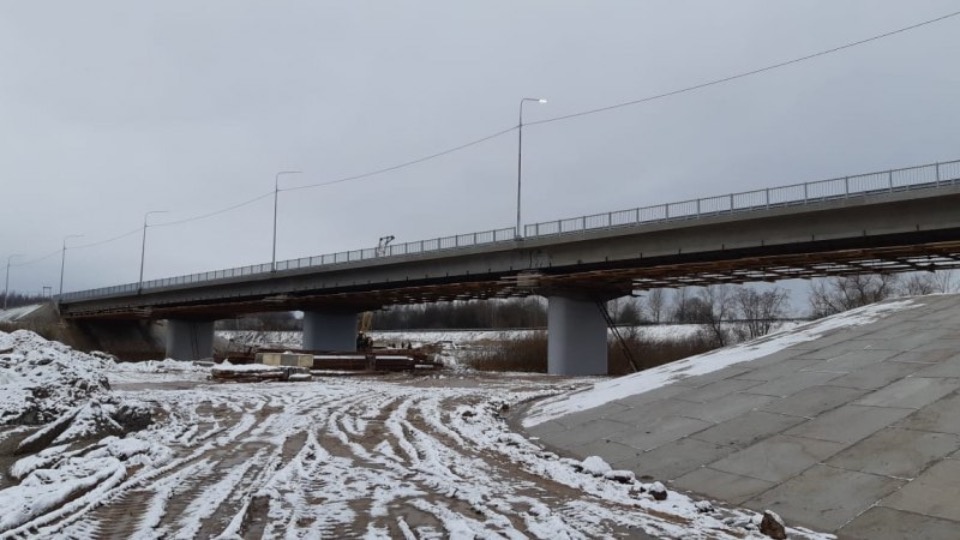 По новому мосту через реку Шелонь открыли движение в Дедовичском районе По новому мосту через реку Шелонь открыли движение в Дедовичском районе