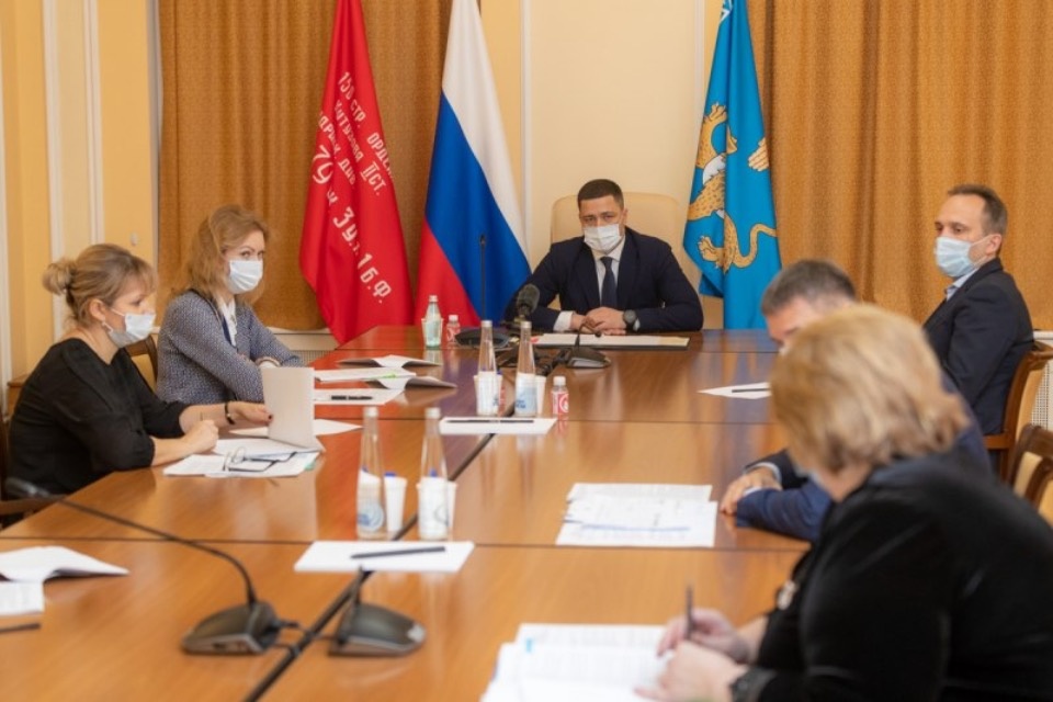 Михаил Ведерников призвал наладить межведомственное взаимодействие для ухода от «серых» зарплат