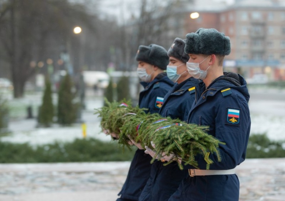 Михаил Ведерников и Александр Котов почтили память павших бойцов