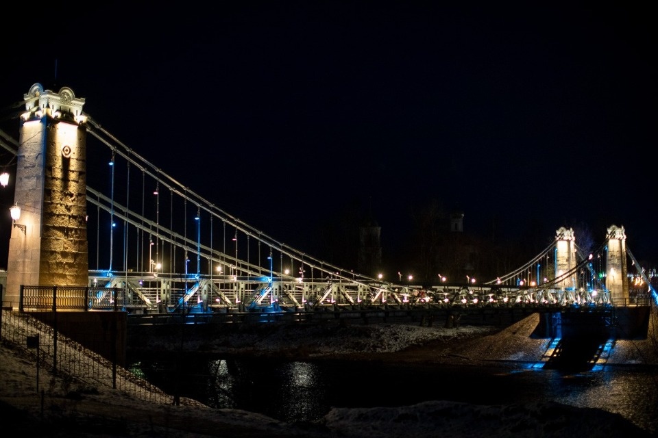 В Острове открыли после реставрации цепные мосты