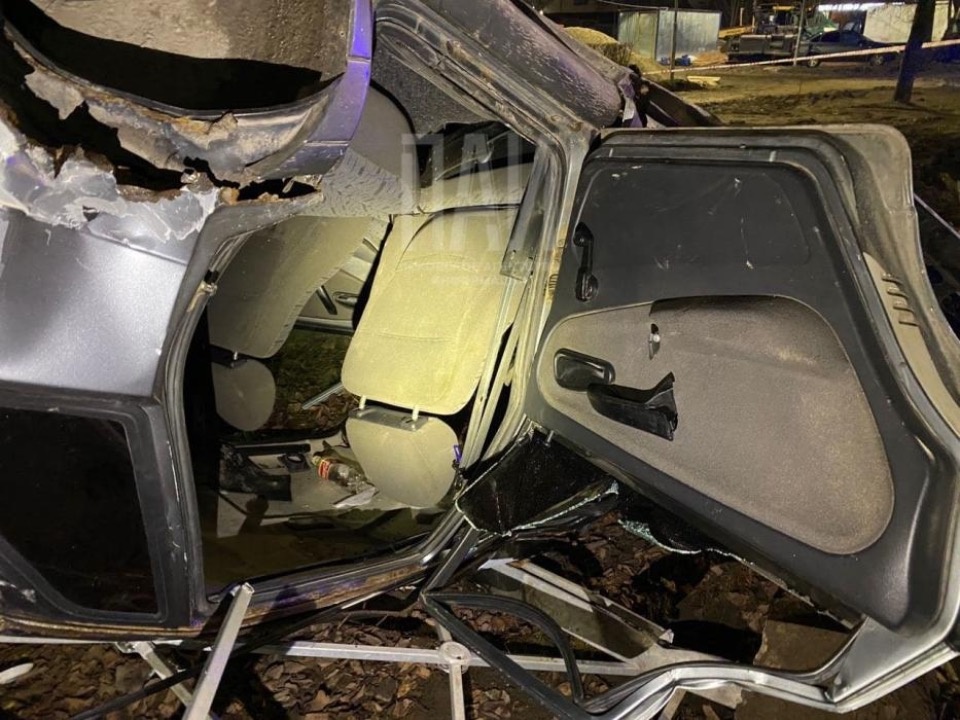 Пьяный водитель перевернул ВАЗ с четырьмя пассажирами в Пскове