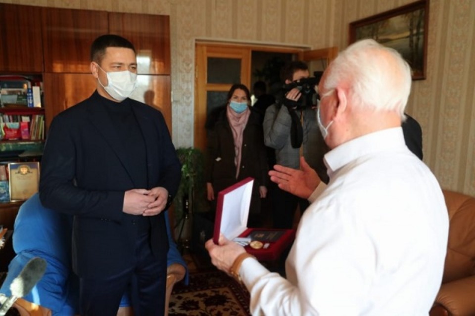 Алексей Мешков награжден медалью «За заслуги перед Псковской областью»