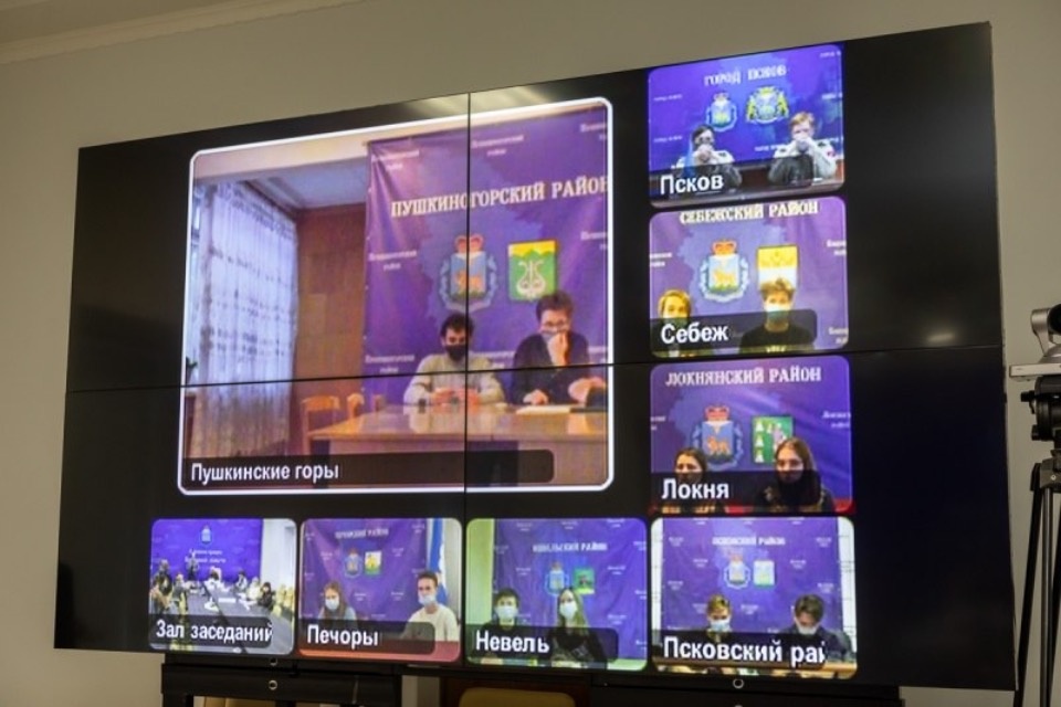 Команда из Псковского района победила в викторине «Я помню! Я горжусь!»