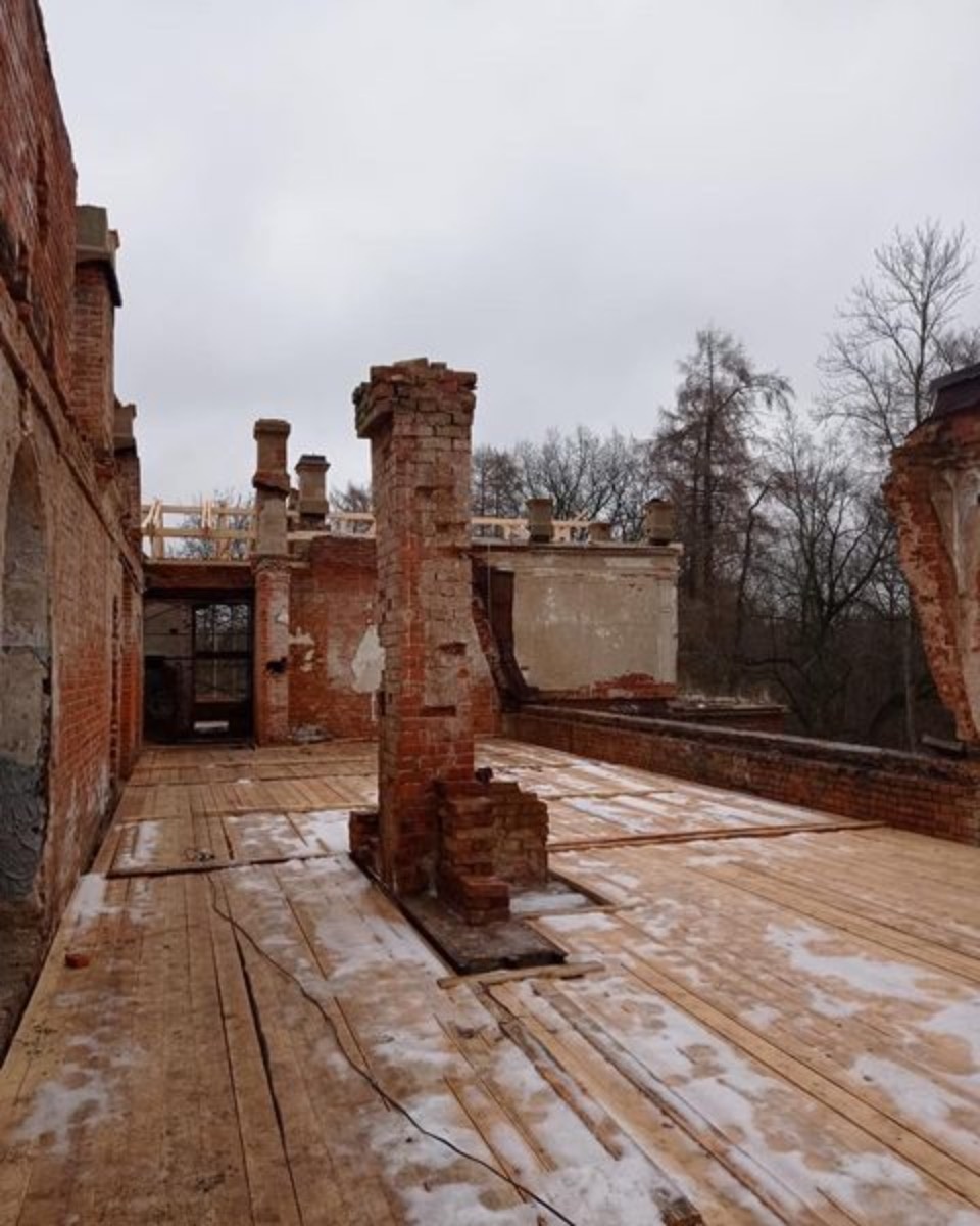 Противоаварийные работы в усадьбе в Волышово будут завершены к 1 февраля 