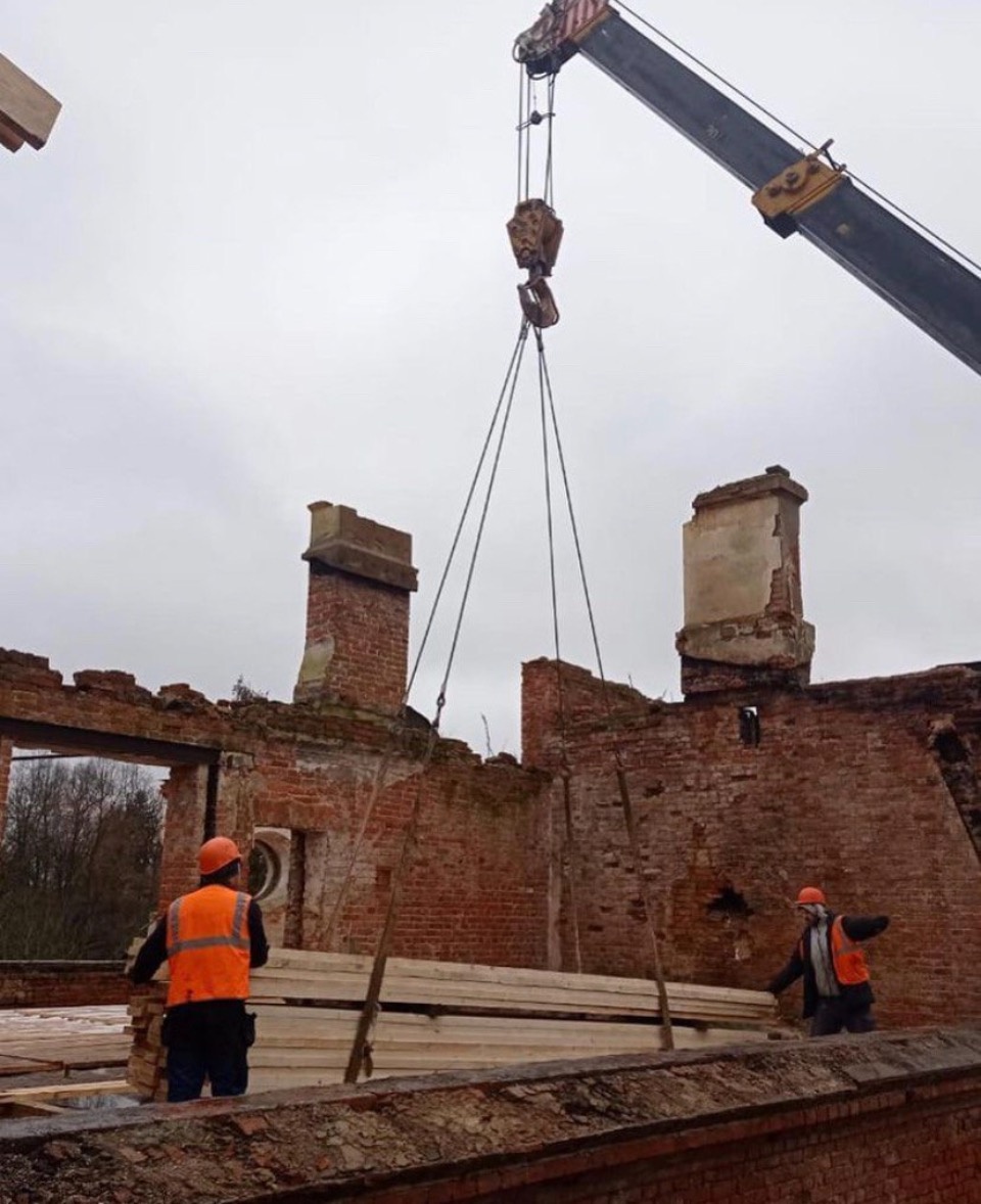 Противоаварийные работы в усадьбе в Волышово будут завершены к 1 февраля 