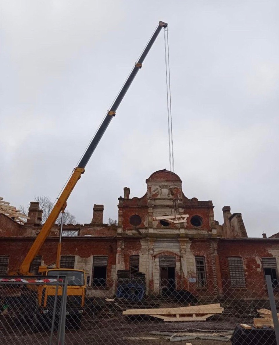 Противоаварийные работы в усадьбе в Волышово будут завершены к 1 февраля 