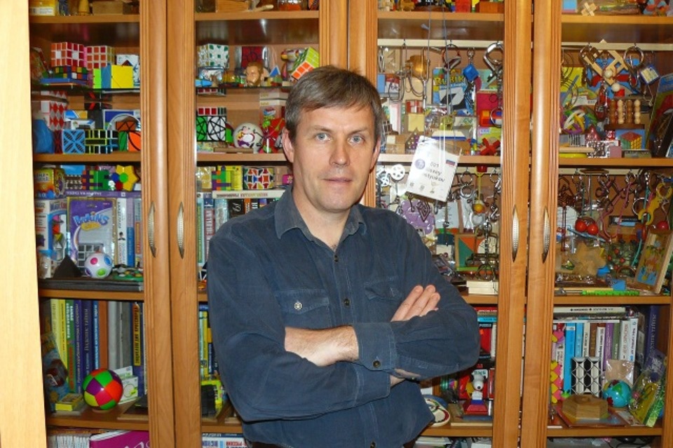 «АиФ-Псков» рассказал об уникальной коллекции новогодних открыток, собранной псковичом