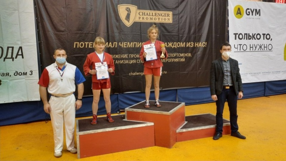 Семь наград завоевали великолукские самбисты на турнире в Твери