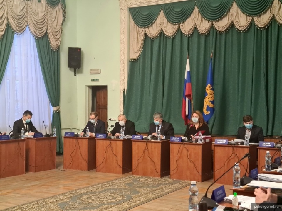 Более 100 однокомнатных квартир получат дети-сироты в Пскове