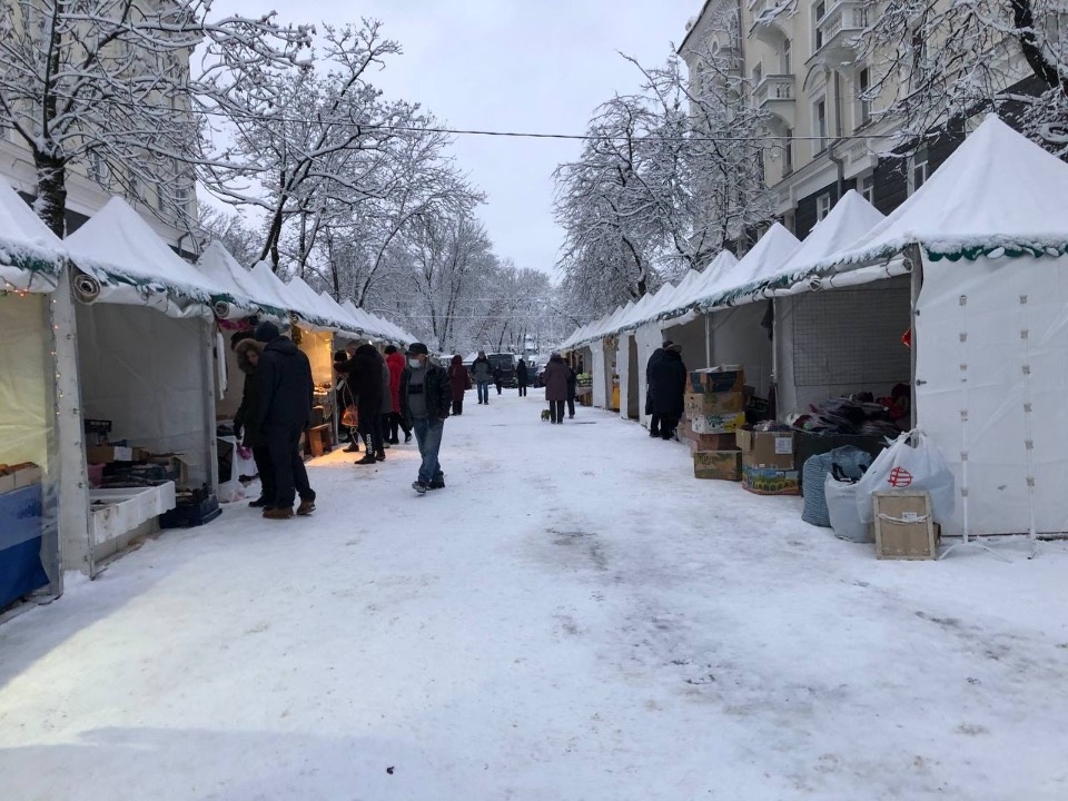 Две новогодние ярмарки открылись в Пскове 26 декабря