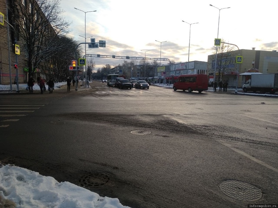 Михаил Ведерников оценил качество дорожного ремонта в Пскове