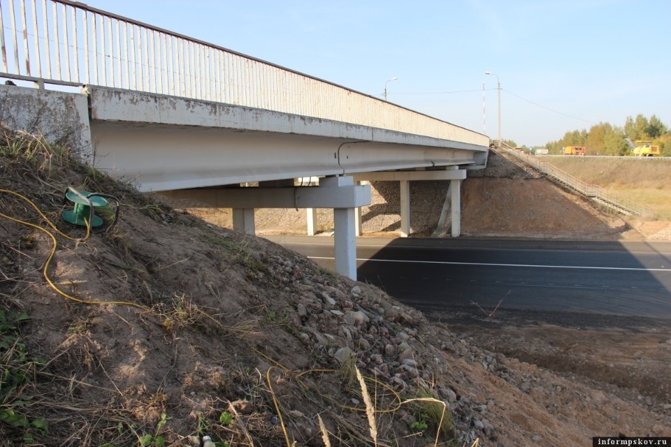 Михаил Ведерников оценил качество дорожного ремонта в Пскове