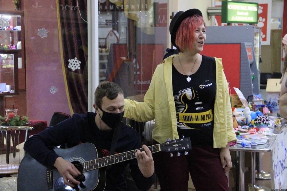 Череповецкие музыканты помогли в сборе новогодних подарков для псковских детей