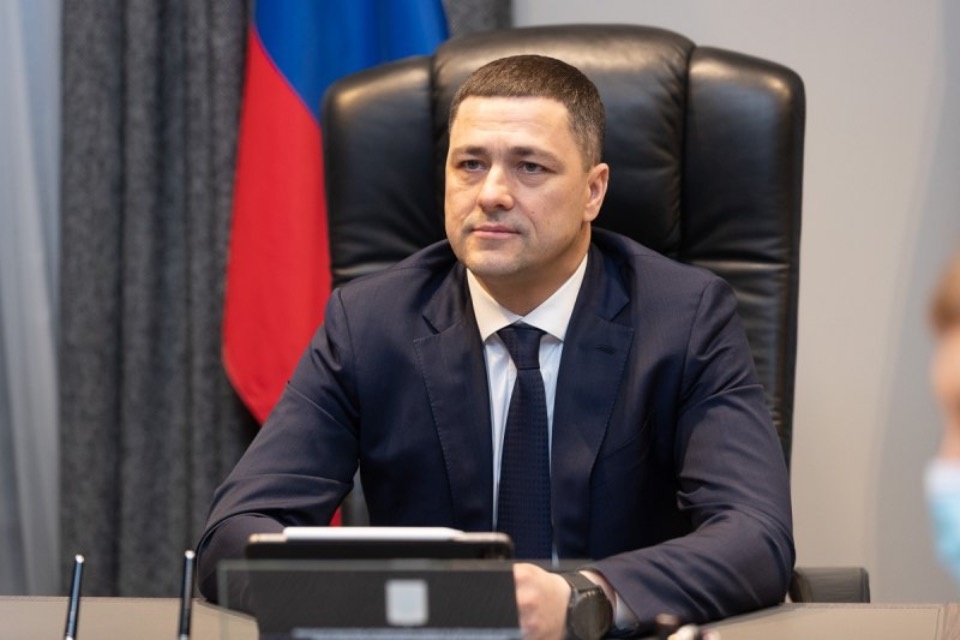 Михаил Ведерников наградил лучших медицинских работников Псковской области