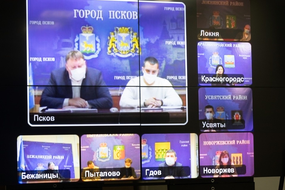  В Острове и на подъезде к Опочке станет светлее