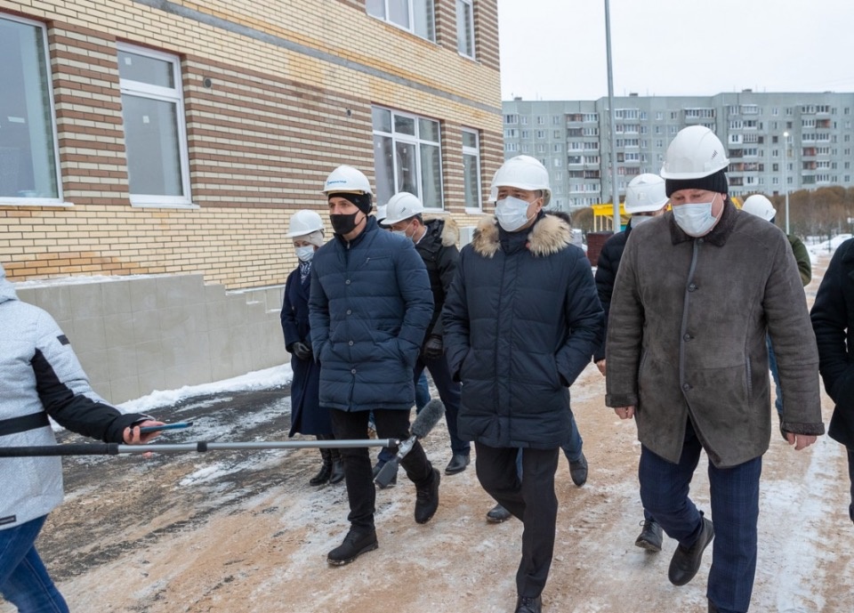 Ведерников поручил проконтролировать качество строительства детского сада в Пскове