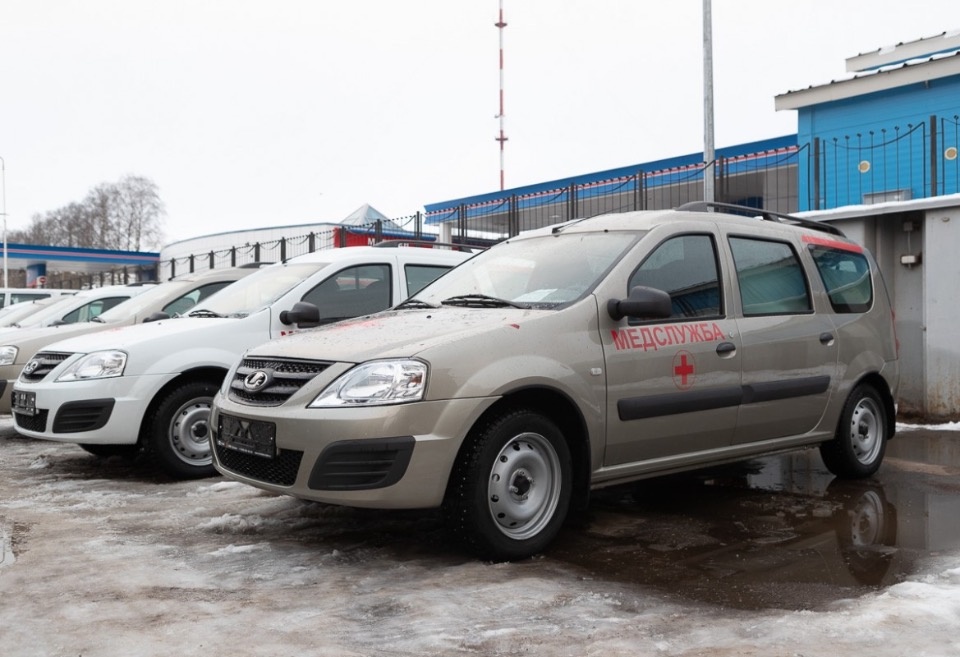 65 автомобилей для оказания медпомощи передали в районы Псковской области