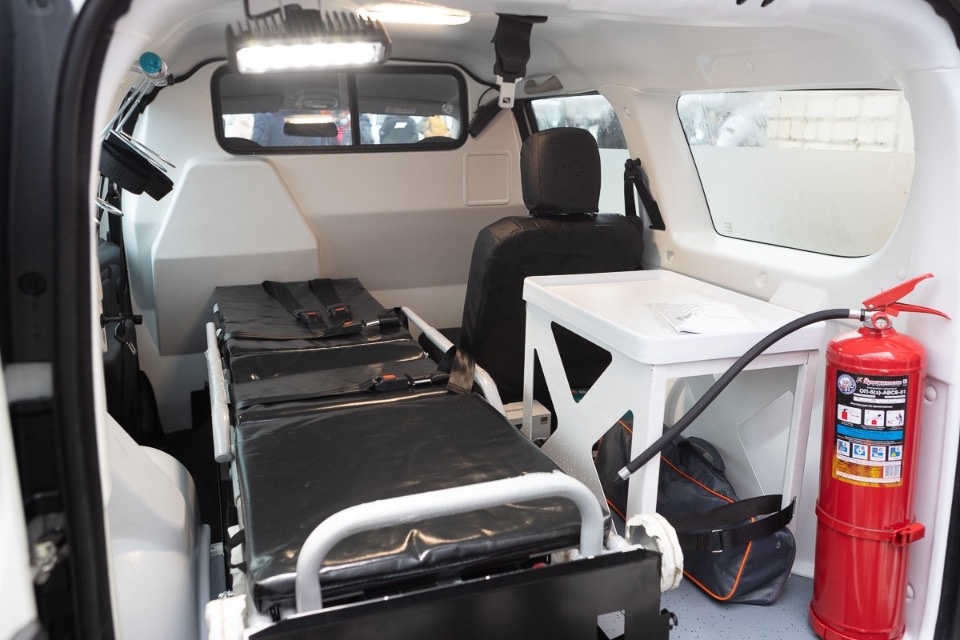 65 автомобилей для оказания медпомощи передали в районы Псковской области