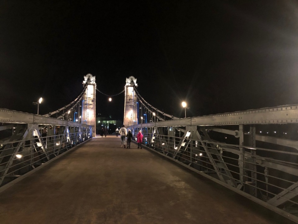 Вызывающе дерзкий поступок — эксперт о скандальном проезде авто по цепным мостам в Острове