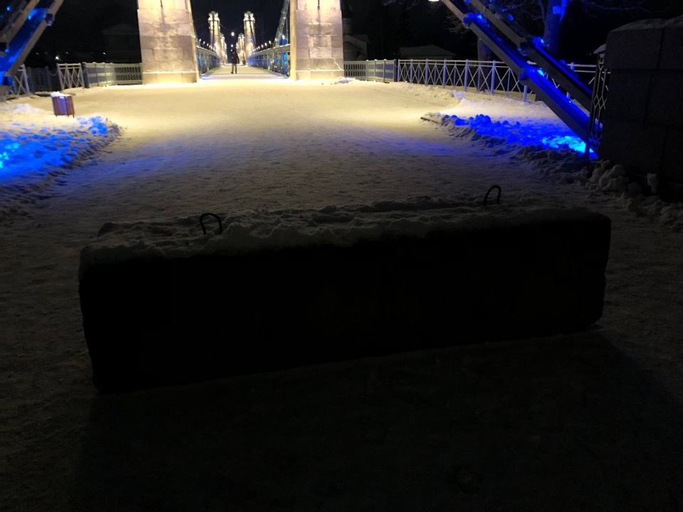 Перед въездом на подвесные мосты в Острове появились железобетонные блоки Перед въездом на подвесные мосты в Острове появились железобетонные блоки