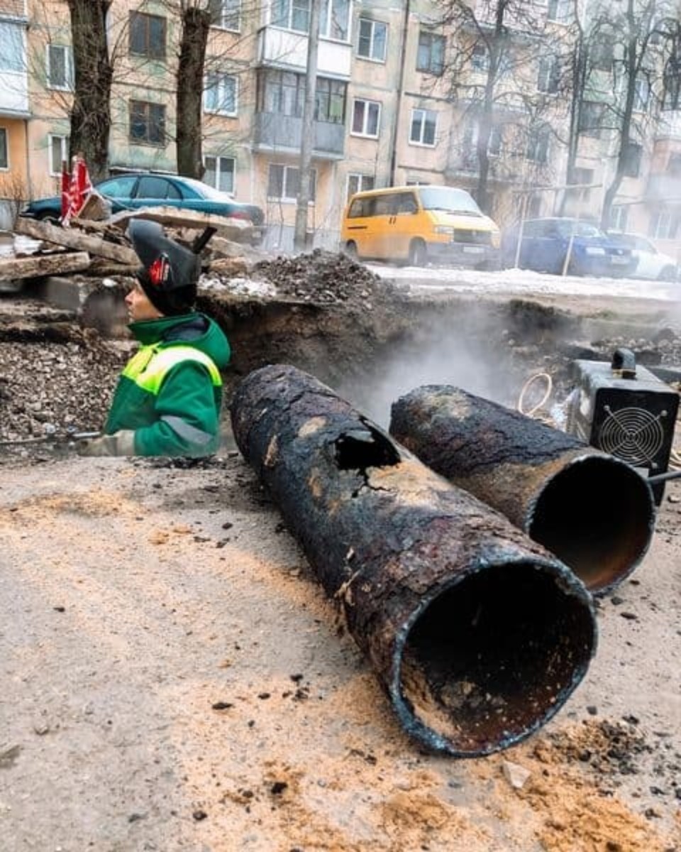Несколько десятков домов в Пскове остались без отопления и горячей воды из-за утечки