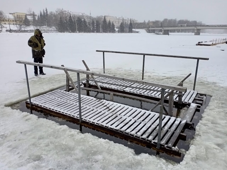 На реке Ловать в Великих Луках оборудуют крещенскую купель
