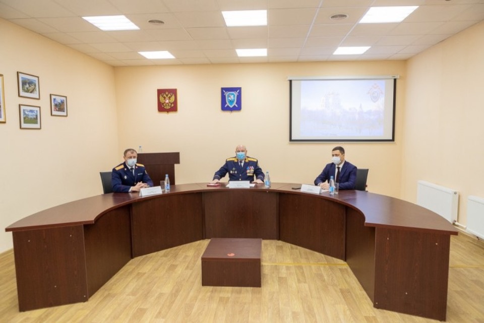 Михаил Ведерников поздравил сотрудников регионального управления с 10-летием основания СК РФ 