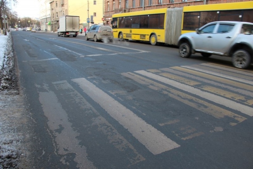 Полностью перекрывать движение во время ремонта на Октябрьском проспекте в Пскове не будут