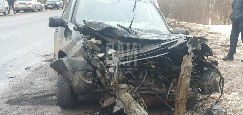 В Великолукском районе легковушка столкнулась с микроавтобусом, один человек пострадал  