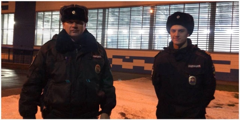 Полицейские спасли пожилую великолучанку