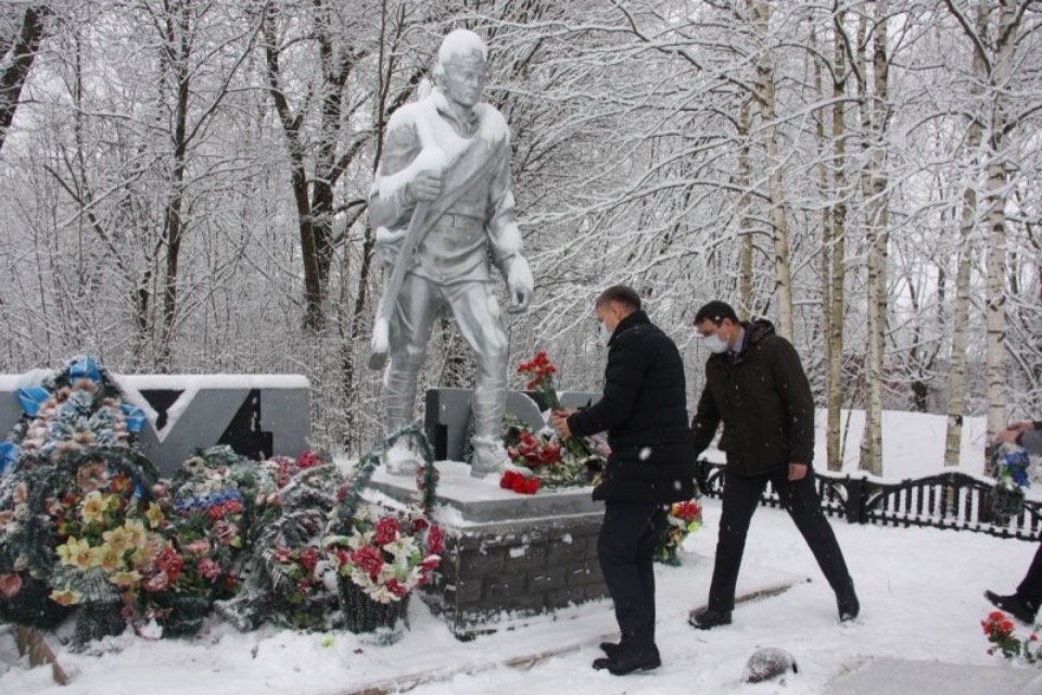 Ведерников поздравил жителей двух районов с годовщиной освобождения от немецких захватчиков