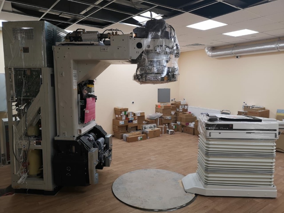 В псковском онкодиспансере началась пусконаладка линейного ускорителя