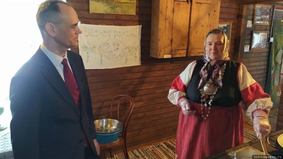 Дмитрий Глушко посетил музей-усадьбу сето в Печорском районе