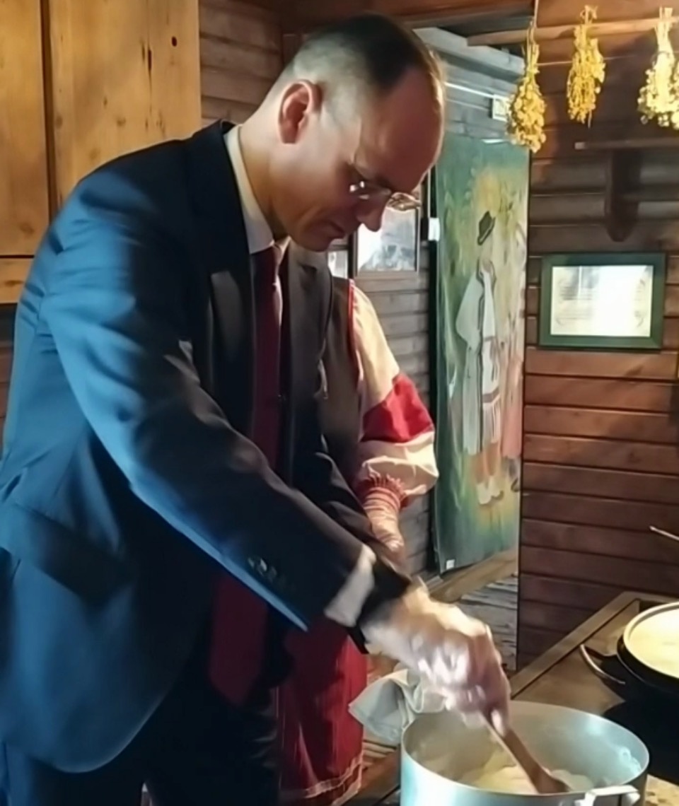 Дмитрий Глушко посетил музей-усадьбу сето в Печорском районе