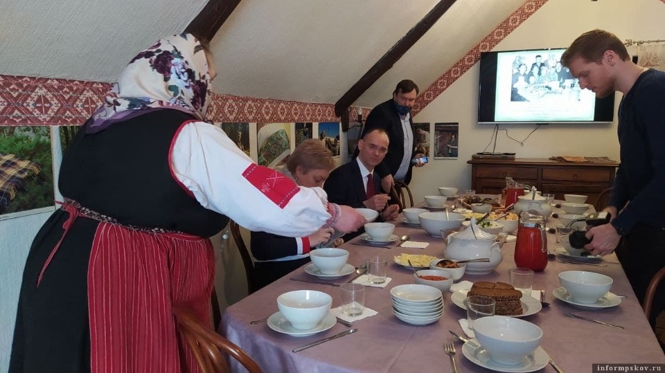 Дмитрий Глушко посетил музей-усадьбу сето в Печорском районе