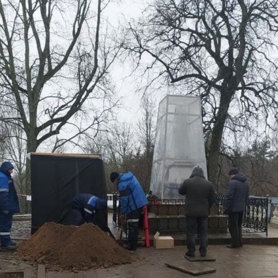 Подъемник для инвалидов будет оборудован возле могилы Пушкина в Святогорском монастыре