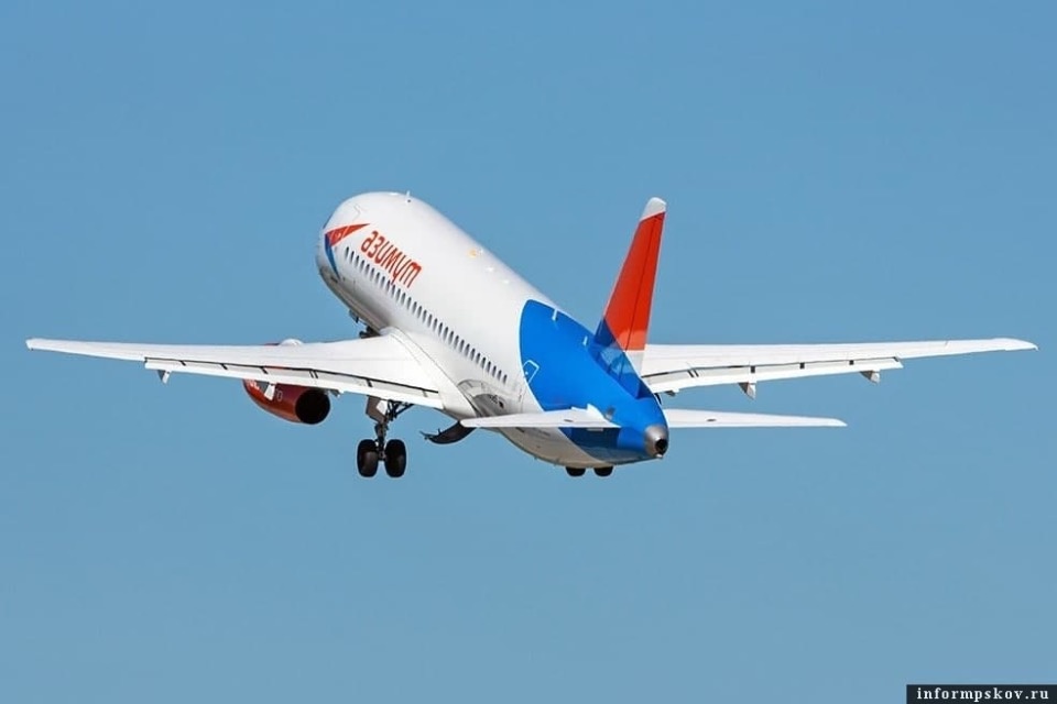 Ледяной дождь задержал самолет, летевший из Минеральных Вод в Псков 