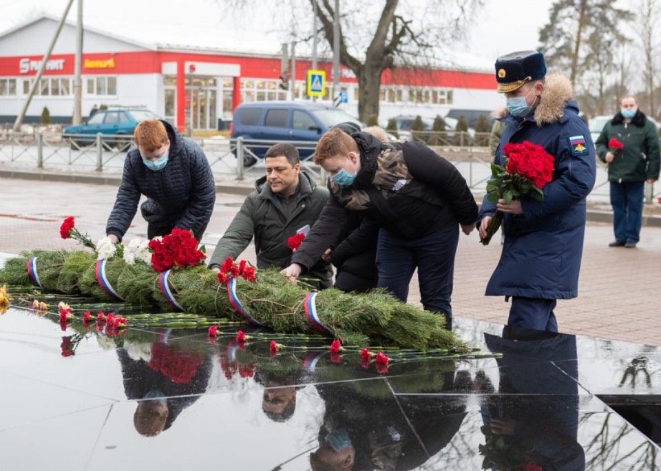 Михаил Ведерников исполнил мечту 14-летнего Данилы о поездке в псковскую дивизию