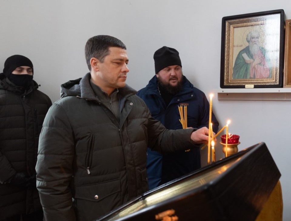 Михаил Ведерников исполнил мечту 14-летнего Данилы о поездке в псковскую дивизию