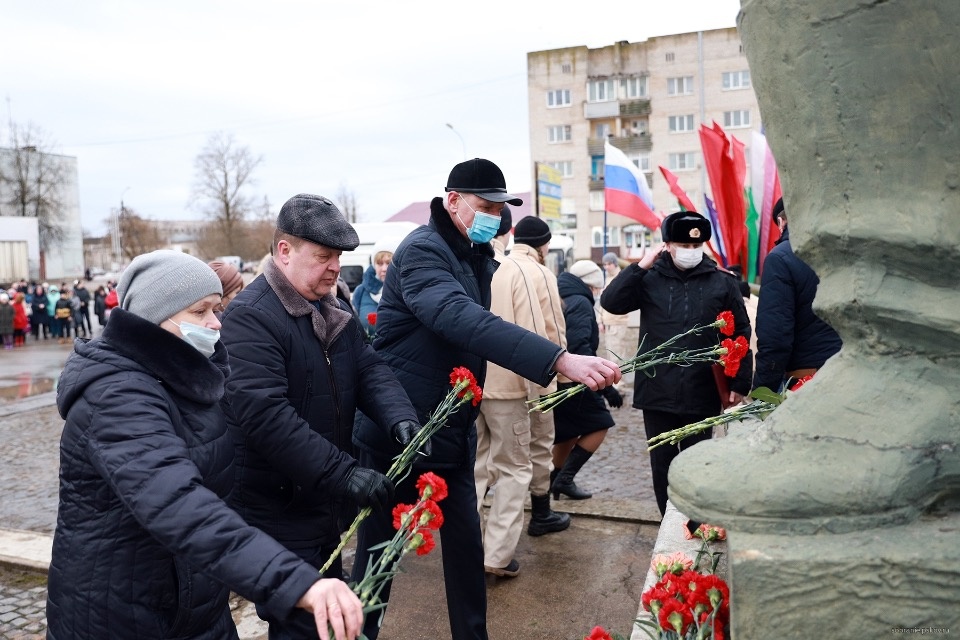 77-ую годовщину освобождения от немецко-фашистских захватчиков празднует Порховский район