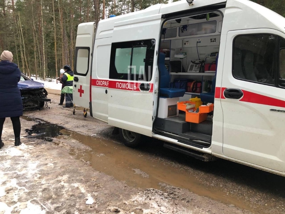 Два человека пострадали и один погиб при столкновении двух машин в Невельском районе Два человека пострадали и один погиб при столкновении двух машин в Невельском районе